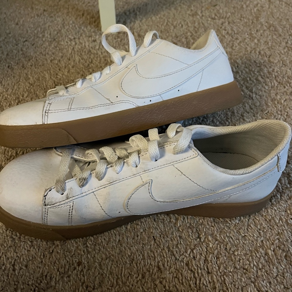Nike tennis shoes!!!!